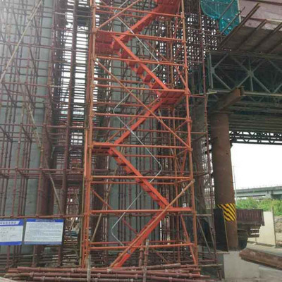 聚力安全，筑牢防線——論建筑施工安全爬梯與高空作業通道的重要性